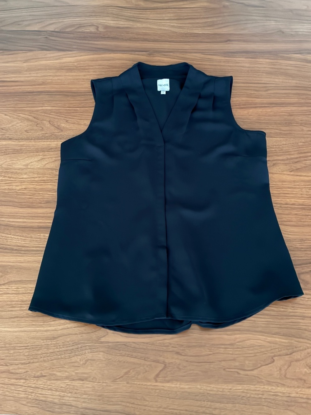 NIC+ZOE Black Sleeveless V Neck Blouse Size Large Pleated Popover